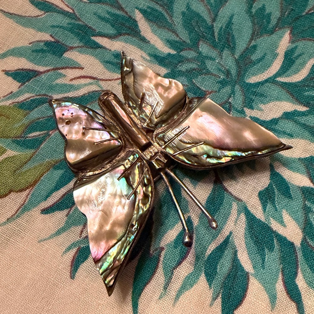 Vintage butterfly 🦋 Mexican Abalone/Sterling Silver Butterfly Brooch - Picture 10 of 11